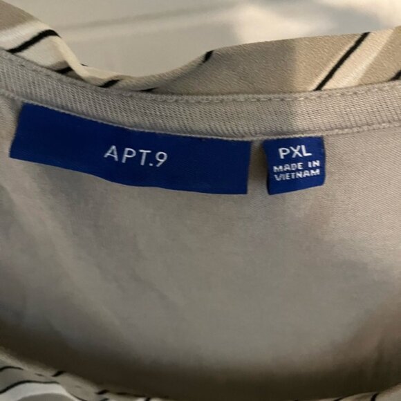 Apt 9 size PXL ladies short sleeved striped shirt.  Green, black and white - Picture 3 of 3